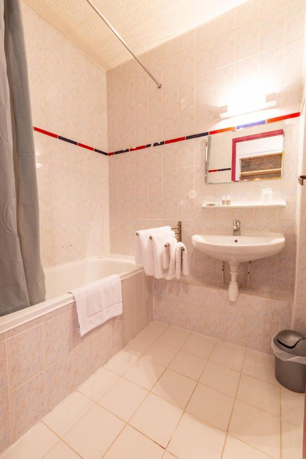 L'Escale Hotel Châtel Екстериор снимка