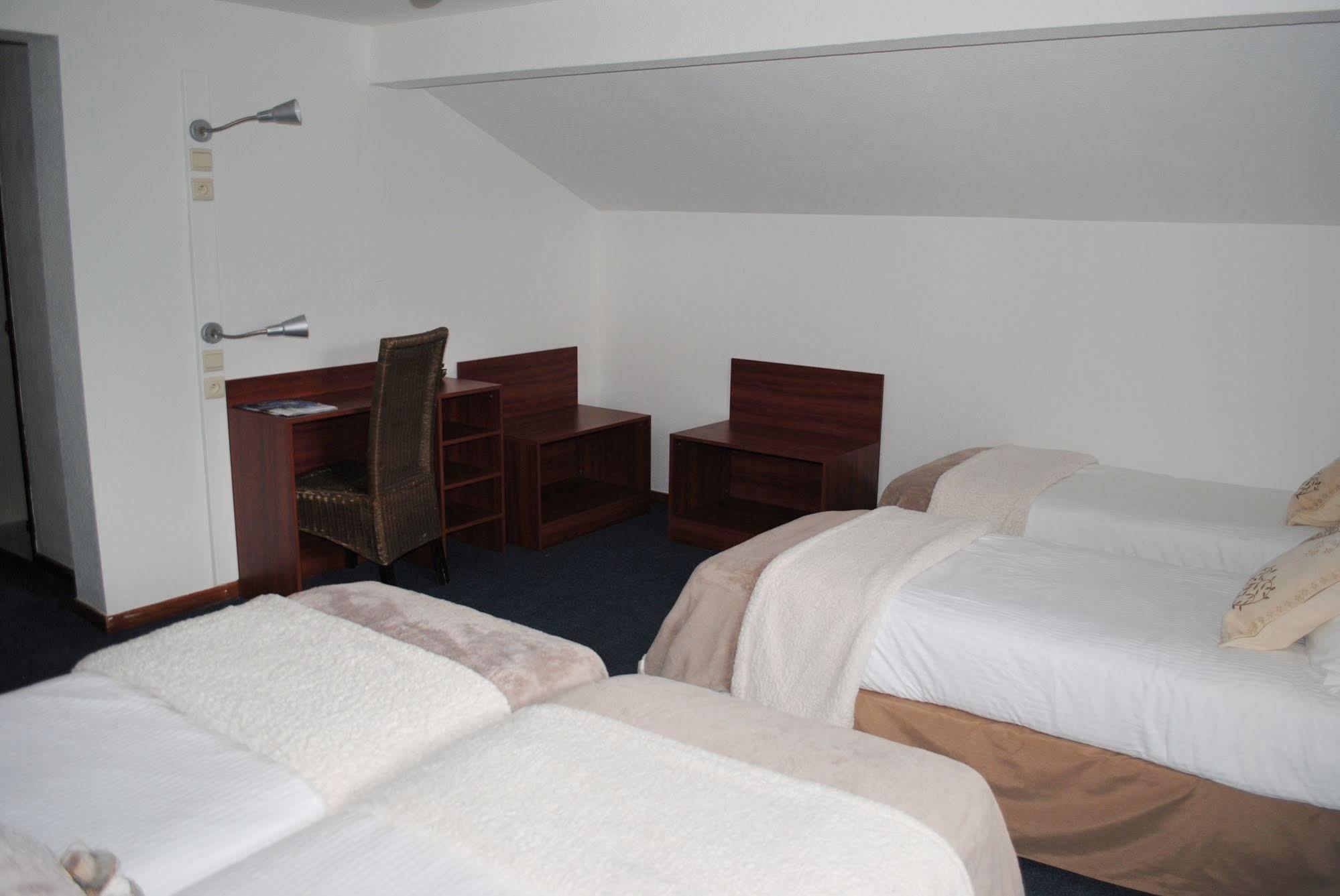 L'Escale Hotel Châtel Екстериор снимка