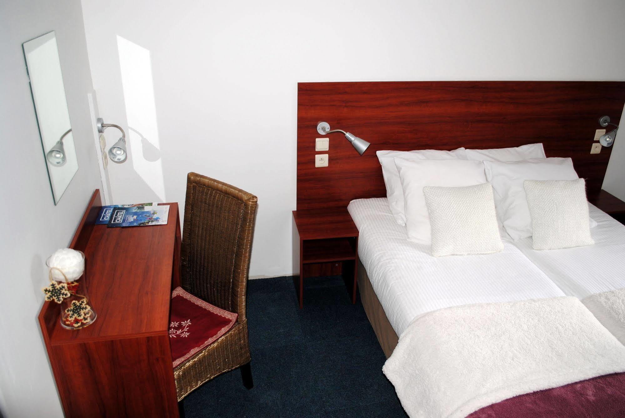 L'Escale Hotel Châtel Екстериор снимка