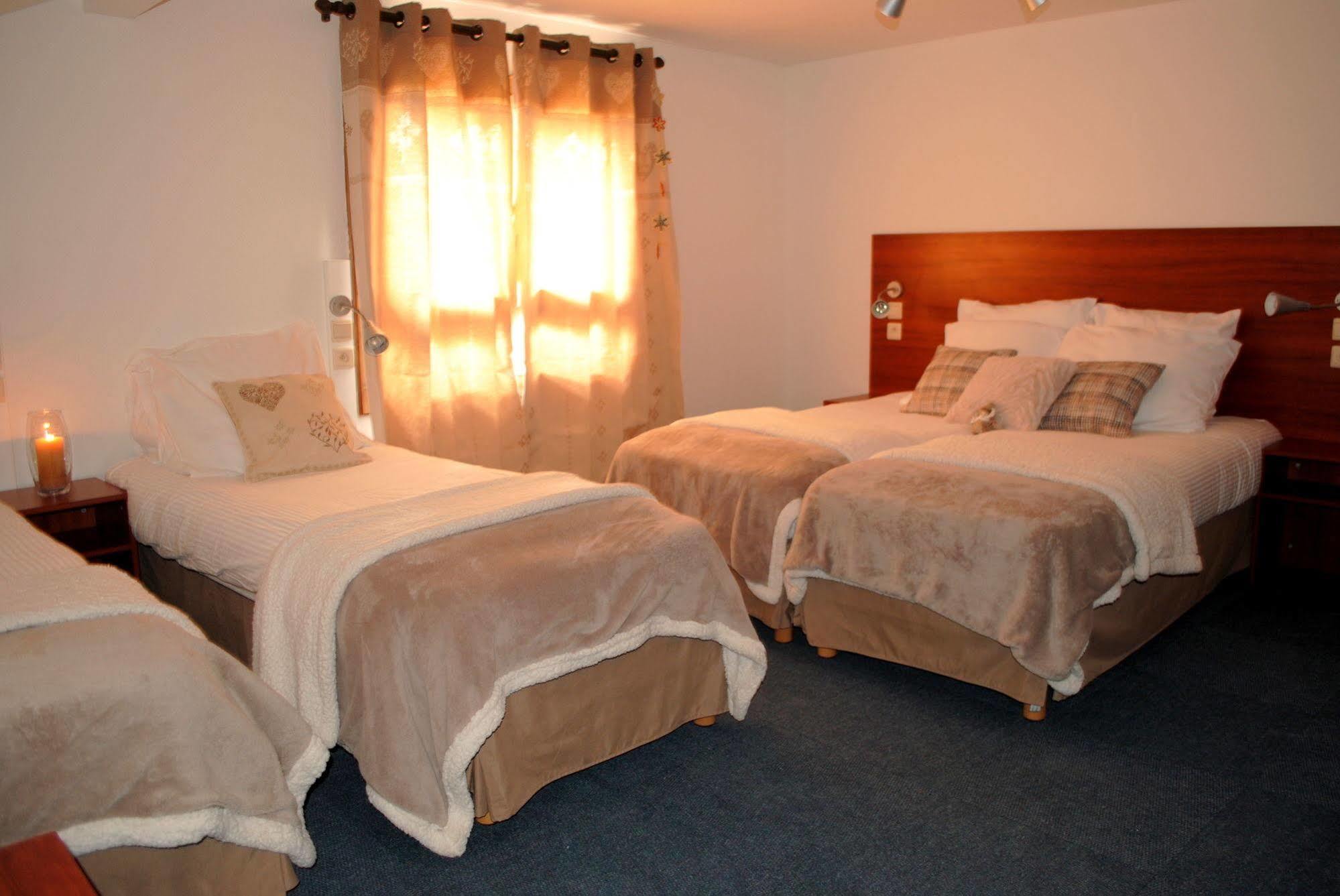 L'Escale Hotel Châtel Екстериор снимка